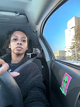 Snapshot of Your_Paris chatting on February 19, 2026, 3:30 pm Your Paris online show from February 19, 2026, 3:30 pm