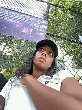 Snapshot of Your_Paris chatting on February 25, 2026, 8:29 pm Your Paris online show from February 25, 2026, 8:29 pm