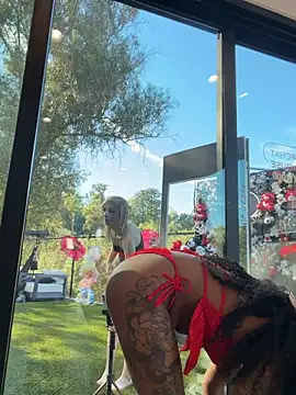 Snapshot of Your_Paris chatting on February 26, 2026, 10:53 pm Your Paris online show from February 26, 2026, 10:53 pm