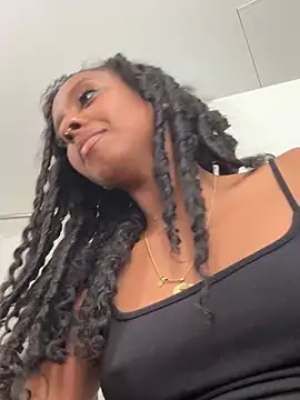 Snapshot of Your_Paris chatting on March 10, 2026, 3:00 am Your Paris online show from March 10, 2026, 3:00 am