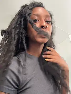 Snapshot of Your_Paris chatting on March 12, 2026, 1:01 am Your Paris online show from March 12, 2026, 1:01 am