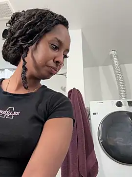 Snapshot of Your_Paris chatting on March 12, 2026, 3:18 pm Your Paris online show from March 12, 2026, 3:18 pm