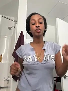 Snapshot of Your_Paris chatting on March 13, 2026, 9:54 pm Your Paris online show from March 13, 2026, 9:54 pm