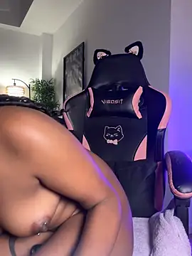 Snapshot of Your_Paris chatting on March 14, 2026, 9:59 am Your Paris online show from March 14, 2026, 9:59 am