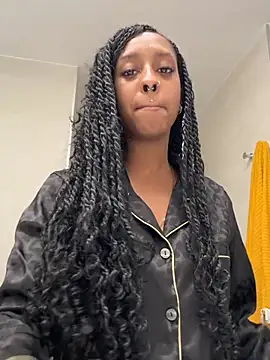 Snapshot of Your_Paris chatting on April 12, 2026, 12:43 pm Your Paris online show from April 12, 2026, 12:43 pm