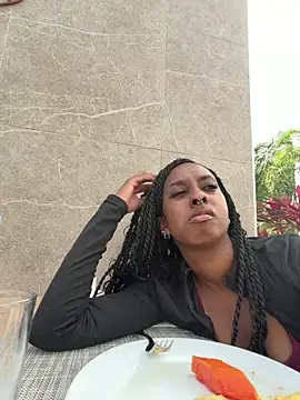 Snapshot of Your_Paris chatting on April 14, 2026, 1:06 pm Your Paris online show from April 14, 2026, 1:06 pm