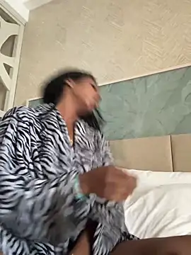 Your Paris online show from April 15, 2026, 9:26 pm