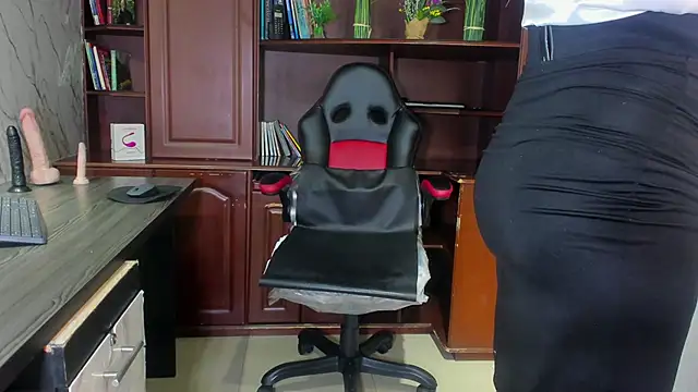 MissEscarleth online show from March 13, 2025, 2:38 am