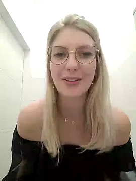 Snapshot of Amitiel_Angel chatting on January 4, 2025, 8:16 pm Amitiel Angel online show from January 4, 2025, 8:16 pm