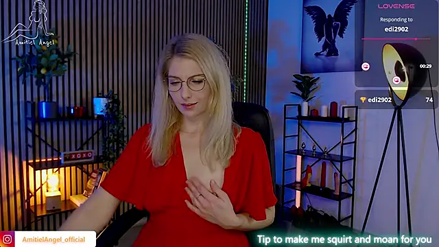 Snapshot of Amitiel_Angel chatting on February 5, 2025, 8:14 pm Amitiel Angel online show from February 5, 2025, 8:14 pm