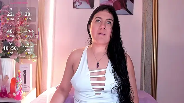 scarlet fostt  online show from December 2, 2025, 12:21 pm