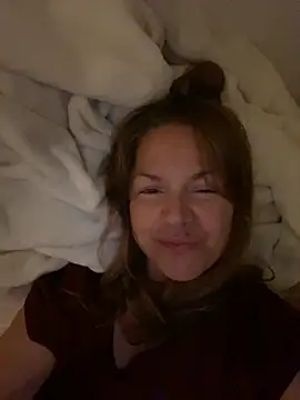 Leyna liu online show from October 25, 2025, 7:16 am