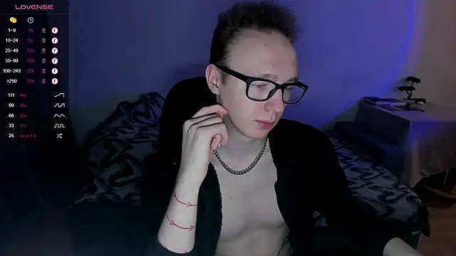 Snapshot of Alex_silents chatting on December 11, 2024, 2:22 pm Alex silents online show from December 11, 2024, 2:22 pm