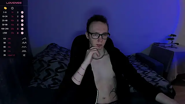 Snapshot of Alex_silents chatting on December 18, 2024, 1:02 pm Alex silents online show from December 18, 2024, 1:02 pm