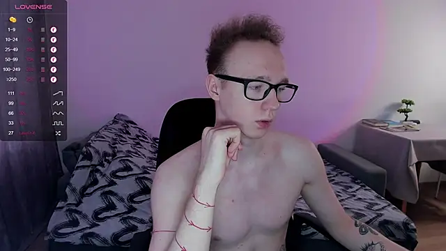 Snapshot of Alex_silents chatting on February 4, 2025, 10:43 am Alex silents online show from February 4, 2025, 10:43 am