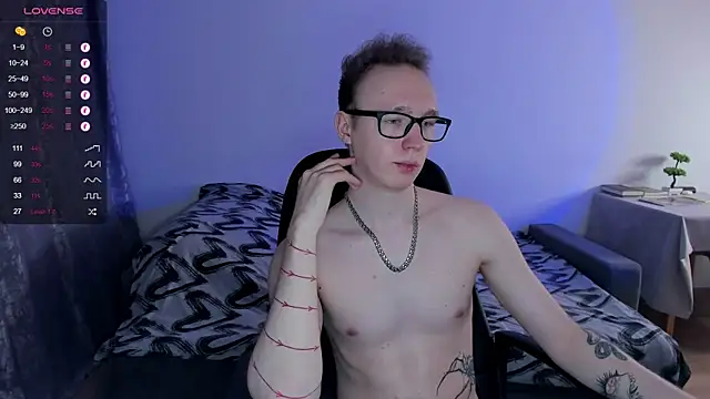 Snapshot of Alex_silents chatting on February 14, 2025, 1:40 pm Alex silents online show from February 14, 2025, 1:40 pm