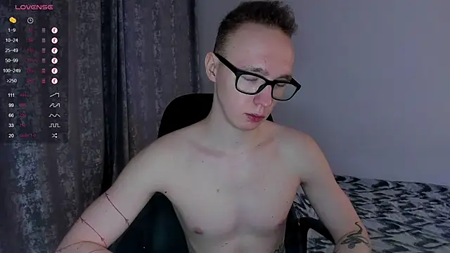 Snapshot of Alex_silents chatting on March 8, 2025, 4:06 pm Alex silents online show from March 8, 2025, 4:06 pm