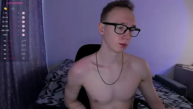 Snapshot of Alex_silents chatting on March 11, 2025, 1:12 pm Alex silents online show from March 11, 2025, 1:12 pm