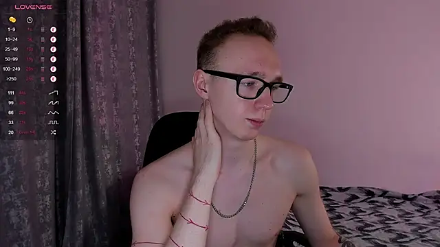 Snapshot of Alex_silents chatting on March 15, 2025, 4:10 pm Alex silents online show from March 15, 2025, 4:10 pm