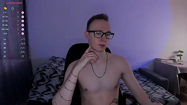 Snapshot of Alex_silents chatting on March 17, 2025, 1:08 pm Alex silents online show from March 17, 2025, 1:08 pm