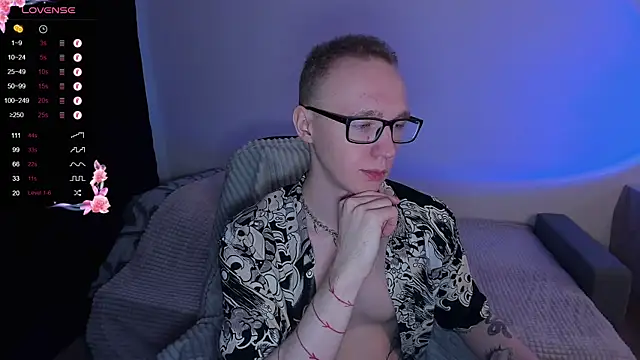 Snapshot of Alex_silents chatting on October 15, 2025, 12:38 pm Alex silents online show from October 15, 2025, 12:38 pm