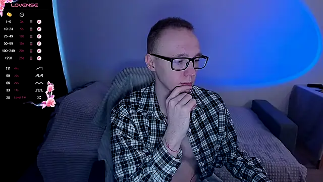 Snapshot of Alex_silents chatting on October 17, 2025, 10:29 am Alex silents online show from October 17, 2025, 10:29 am