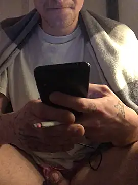 Snapshot of Simboxxx040 chatting on December 18, 2024, 8:09 am Simboxxx040 online show from December 18, 2024, 8:09 am