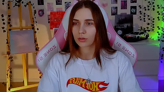 AliceCharmy online show from February 19, 2025, 4:44 pm