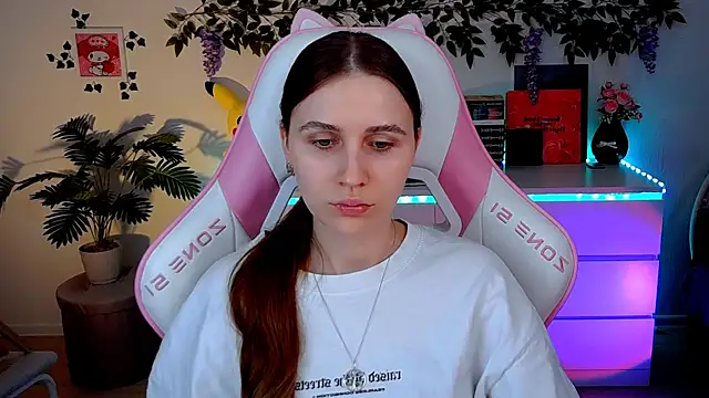 AliceCharmy online show from April 15, 2026, 2:46 pm