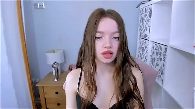 GraceLips online show from December 20, 2025, 6:42 am