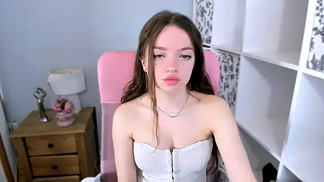 GraceLips online show from March 26, 2026, 7:36 am