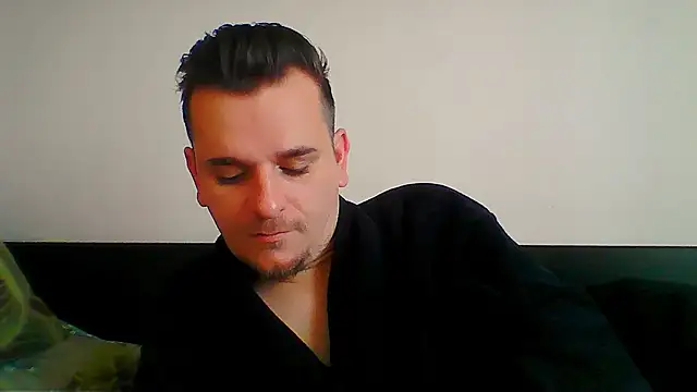 Snapshot of Huge_cock22cm chatting on April 23, 2026, 6:47 am Huge cock22cm online show from April 23, 2026, 6:47 am