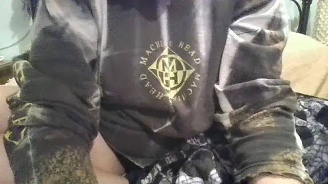 Snapshot of MissKisu chatting on December 3, 2025, 10:52 pm MissKisu online show from December 3, 2025, 10:52 pm