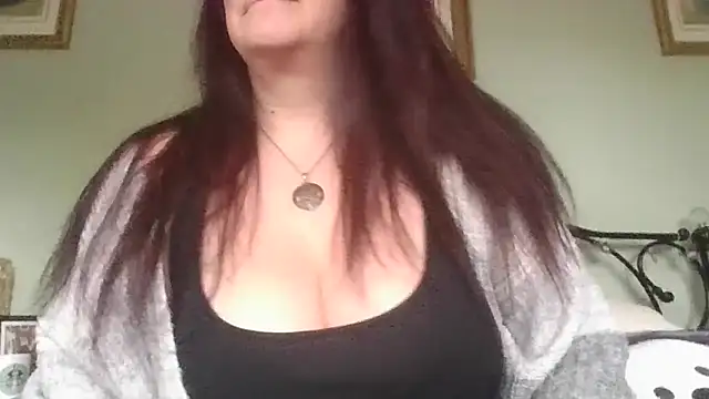 Snapshot of MissKisu chatting on February 9, 2026, 3:38 pm MissKisu online show from February 9, 2026, 3:38 pm