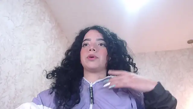 Snapshot of EmmaCowperr chatting on January 4, 2025, 5:48 am EmmaCowperr online show from January 4, 2025, 5:48 am