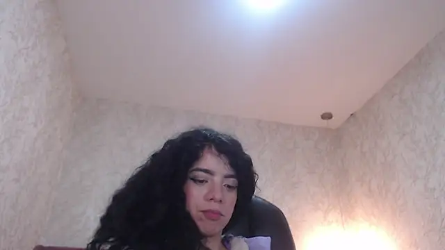 Snapshot of EmmaCowperr chatting on January 8, 2025, 9:53 am EmmaCowperr online show from January 8, 2025, 9:53 am