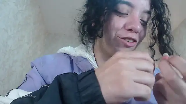 Snapshot of EmmaCowperr chatting on January 15, 2025, 4:36 am EmmaCowperr online show from January 15, 2025, 4:36 am