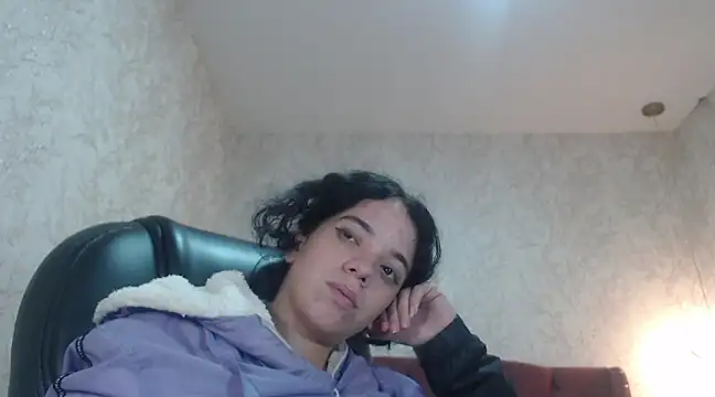 Snapshot of EmmaCowperr chatting on January 15, 2025, 10:38 am EmmaCowperr online show from January 15, 2025, 10:38 am