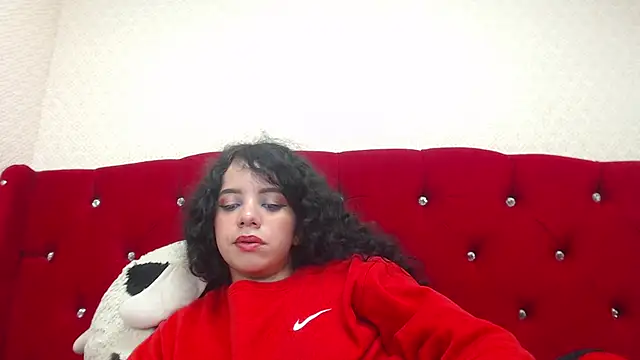 Snapshot of EmmaCowperr chatting on February 4, 2025, 2:32 pm EmmaCowperr online show from February 4, 2025, 2:32 pm