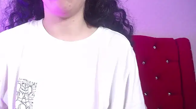 Snapshot of EmmaCowperr chatting on February 13, 2025, 3:35 pm EmmaCowperr online show from February 13, 2025, 3:35 pm