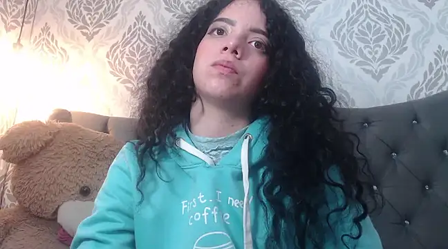 Snapshot of EmmaCowperr chatting on February 23, 2025, 5:39 pm EmmaCowperr online show from February 23, 2025, 5:39 pm