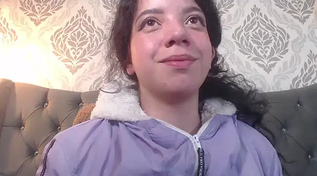 Snapshot of EmmaCowperr chatting on February 26, 2025, 7:49 pm EmmaCowperr online show from February 26, 2025, 7:49 pm