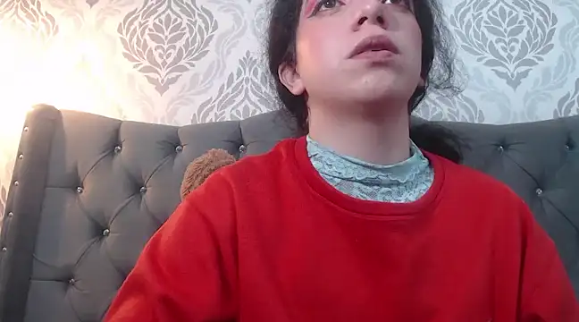 Snapshot of EmmaCowperr chatting on March 4, 2025, 3:59 pm EmmaCowperr online show from March 4, 2025, 3:59 pm