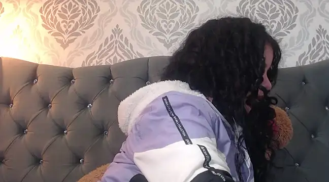 Snapshot of EmmaCowperr chatting on March 6, 2025, 4:07 pm EmmaCowperr online show from March 6, 2025, 4:07 pm