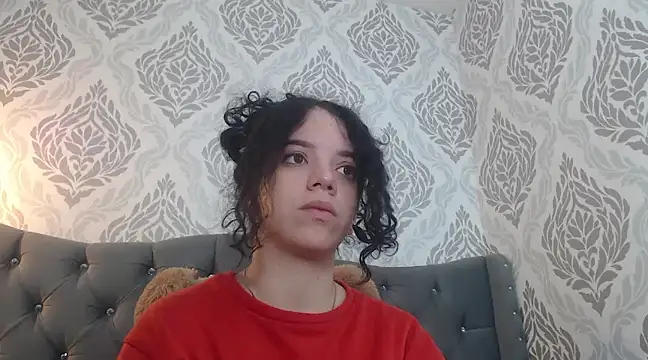 Snapshot of EmmaCowperr chatting on March 8, 2025, 4:17 pm EmmaCowperr online show from March 8, 2025, 4:17 pm