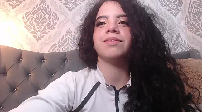 Snapshot of EmmaCowperr chatting on March 13, 2025, 3:17 pm EmmaCowperr online show from March 13, 2025, 3:17 pm