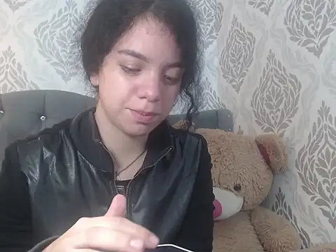 Snapshot of EmmaCowperr chatting on March 18, 2025, 11:52 am EmmaCowperr online show from March 18, 2025, 11:52 am