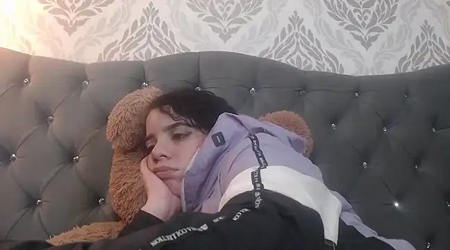 Snapshot of EmmaCowperr chatting on March 20, 2025, 5:58 pm EmmaCowperr online show from March 20, 2025, 5:58 pm