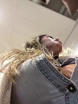 Snapshot of melanny10 chatting on December 10, 2024, 1:11 pm melanny10 online show from December 10, 2024, 1:11 pm