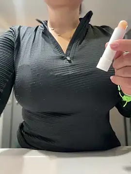 Snapshot of melanny10 chatting on December 24, 2024, 11:49 am melanny10 online show from December 24, 2024, 11:49 am